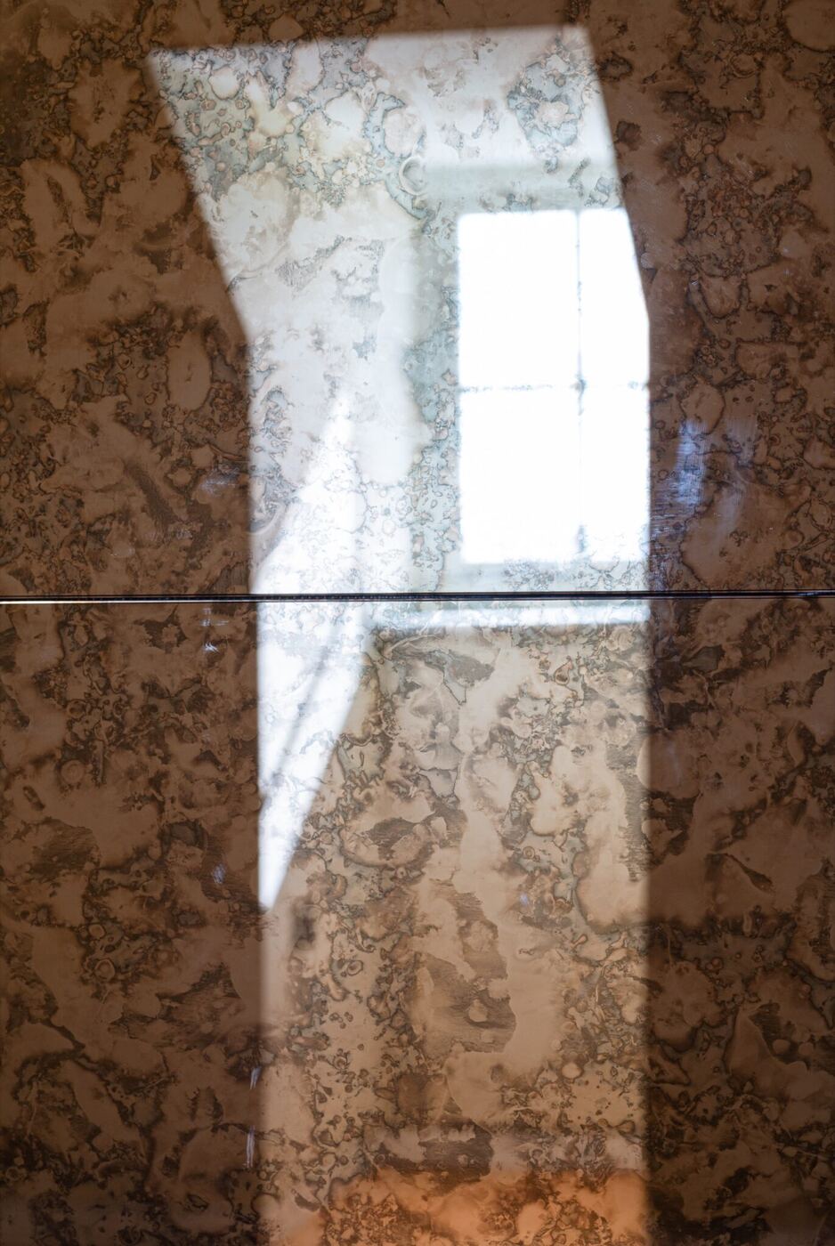 Antiqued mirror can be utilised in a range of applications